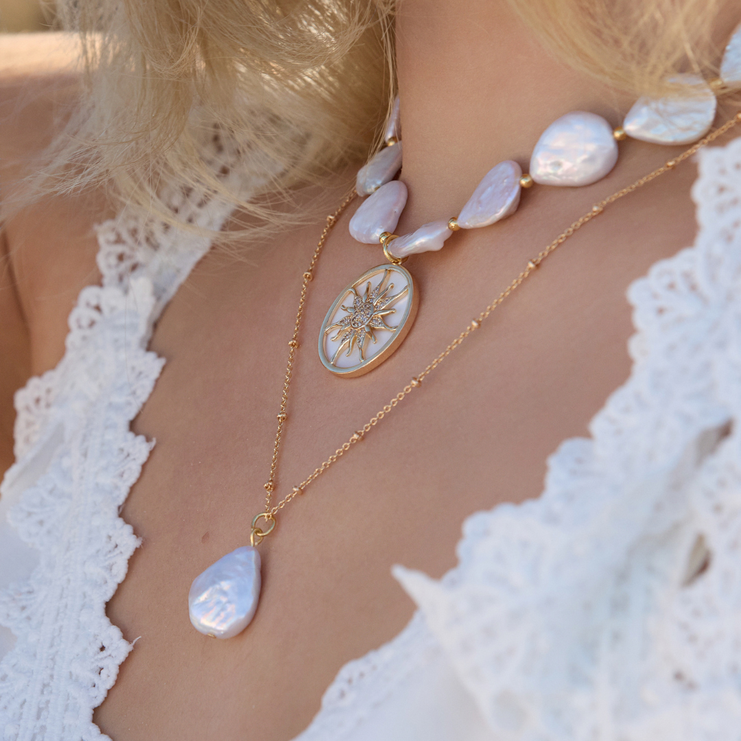 GOLD CHAIN NECKLACE ✿ OVAL PEARL DROP