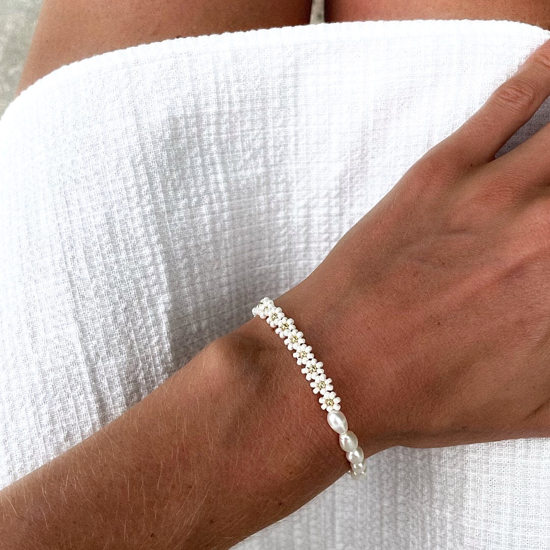 DAISY PEARL BRACELET ✿ WHITE