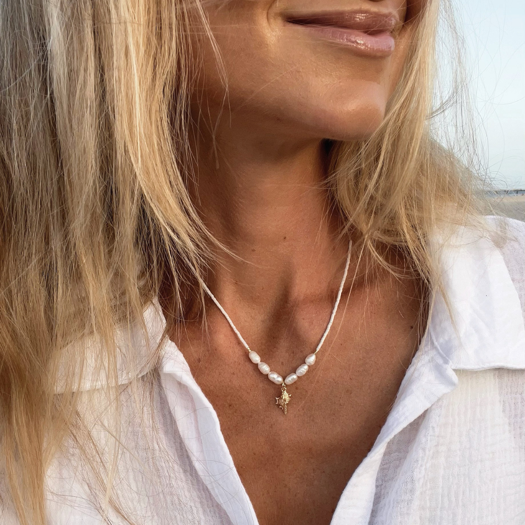 CONCH SHELL CHOKER WHITE