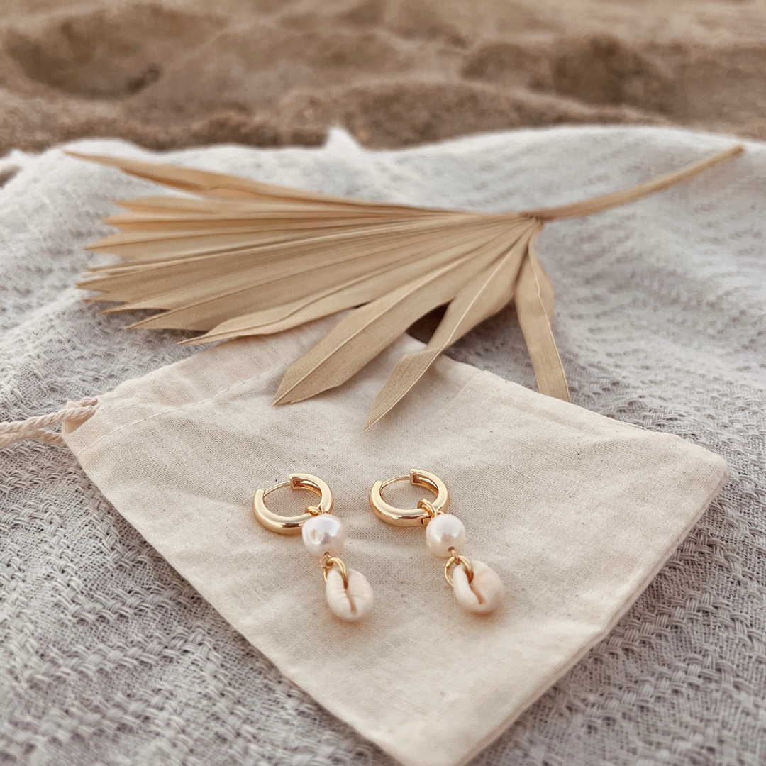 PEARL X COWRIE HOOPS ✿ BELLA