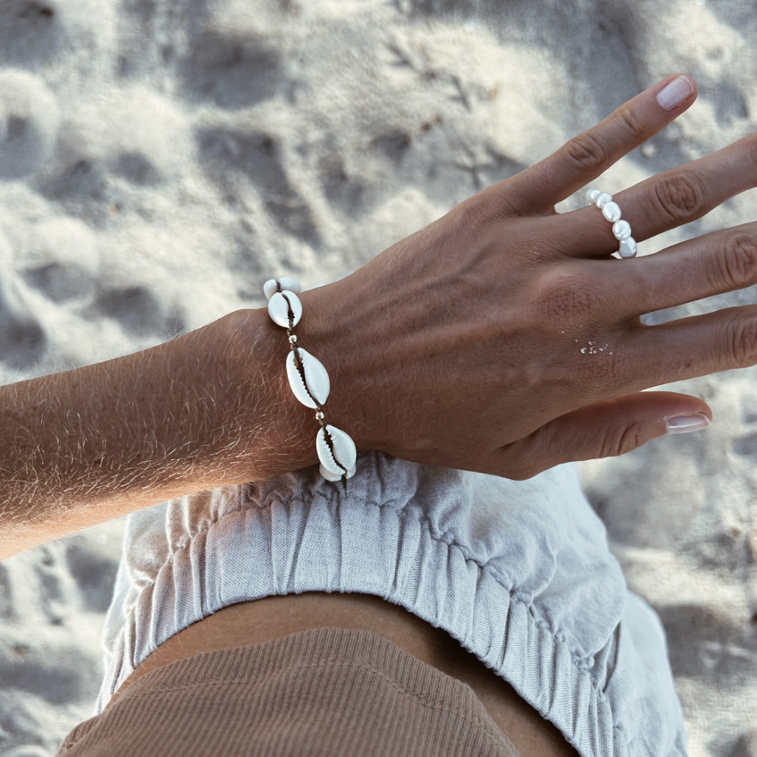 COWRIE SHELL BRACELET ✿ CASS