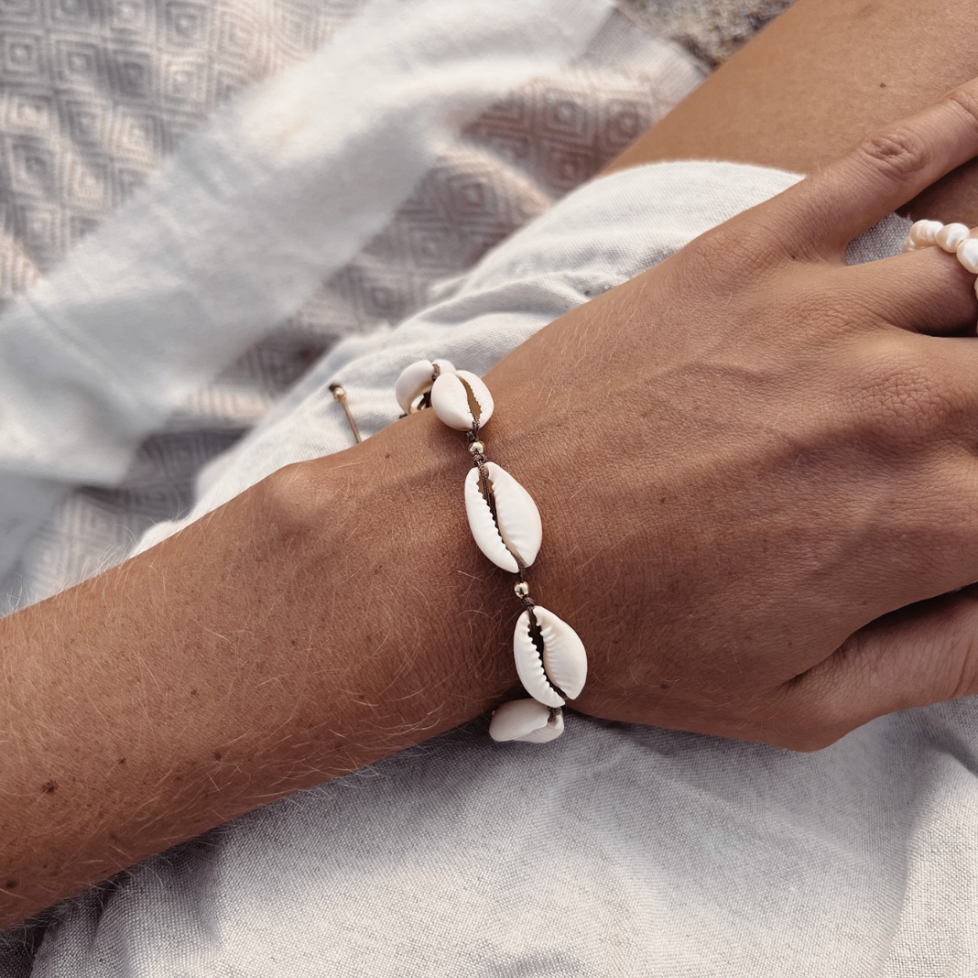 COWRIE SHELL BRACELET ✿ CASS