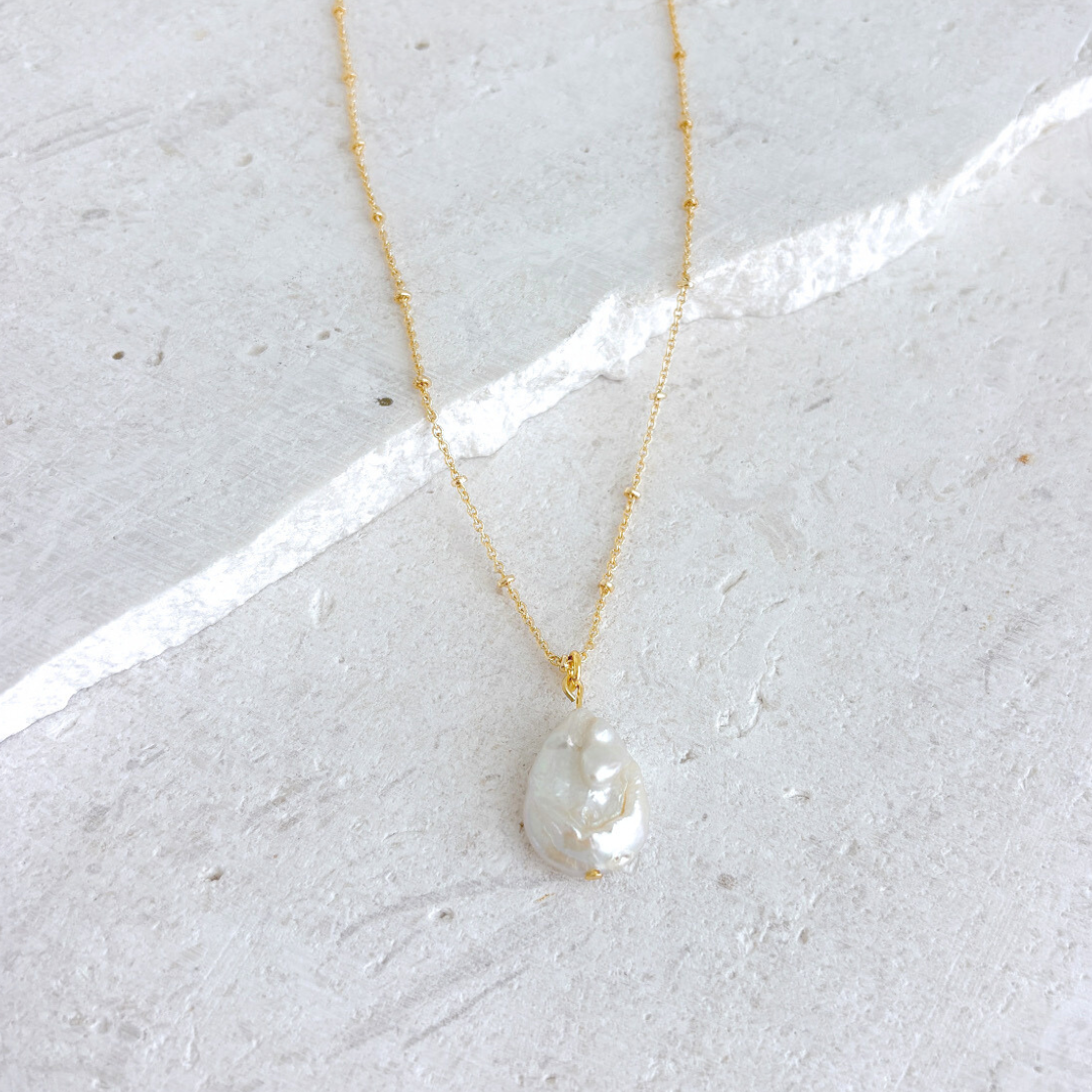 GOLD CHAIN NECKLACE ✿ OVAL PEARL DROP